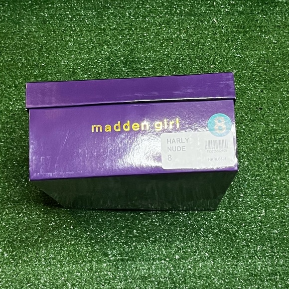 These are a size 8 in womens. Very cute & COMFORTABLE deep nuda sandal. - Picture 3 of 3